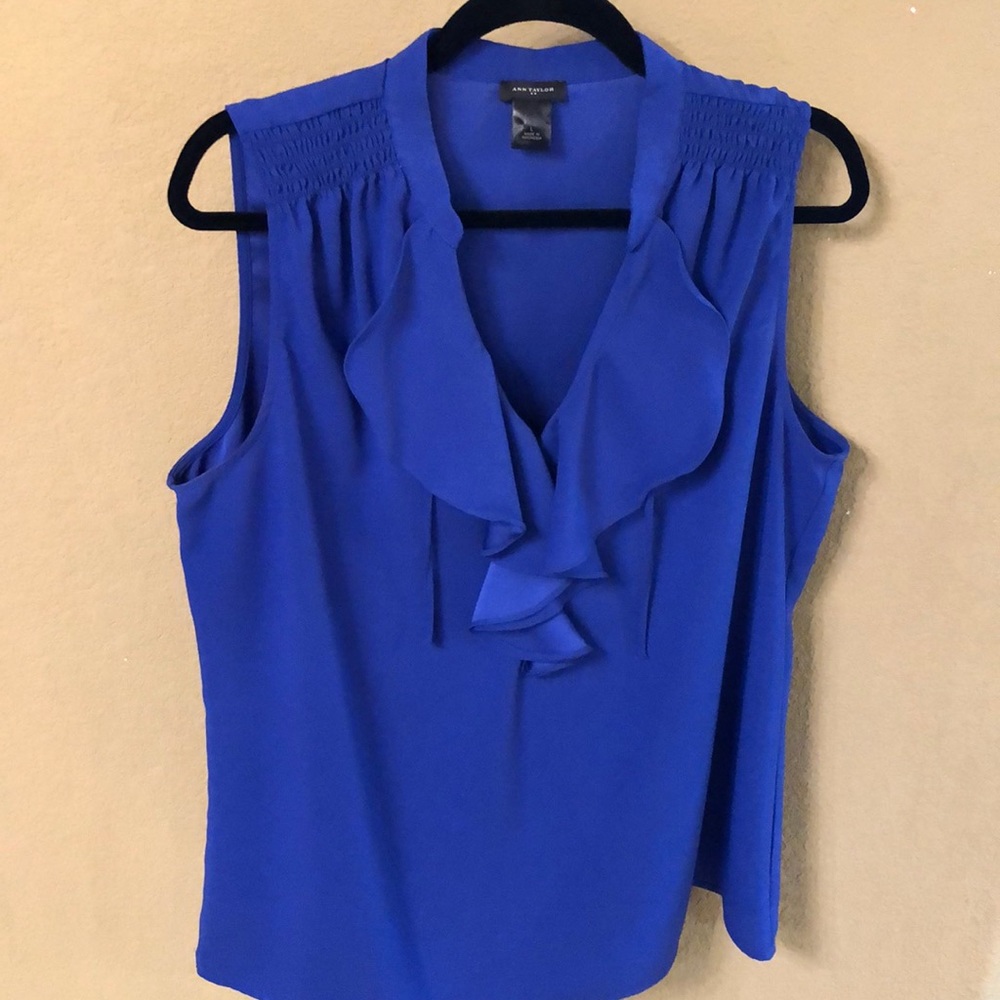 Sleeveless V-neck